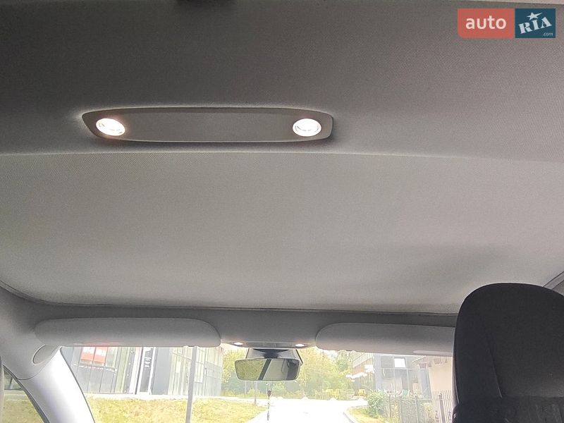 Седан Tesla Model 3 2020 в Львове