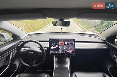 Седан Tesla Model 3 2020 в Львове