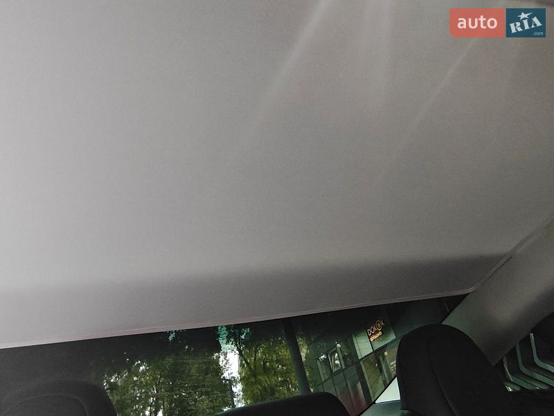 Седан Tesla Model 3 2020 в Львове