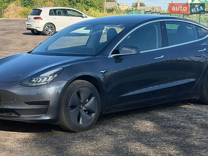 Седан Tesla Model 3 2019 в Рівному