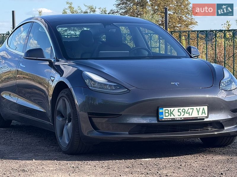 Седан Tesla Model 3 2019 в Рівному