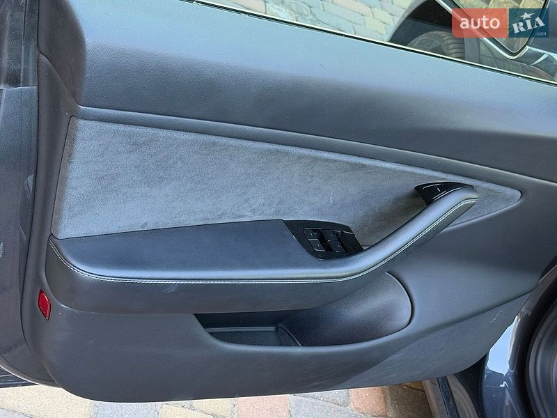 Седан Tesla Model 3 2019 в Рівному