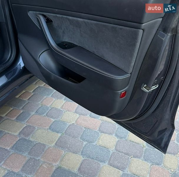 Седан Tesla Model 3 2019 в Рівному