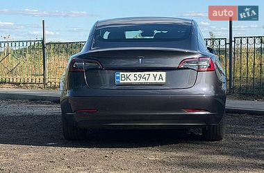 Седан Tesla Model 3 2019 в Ровно