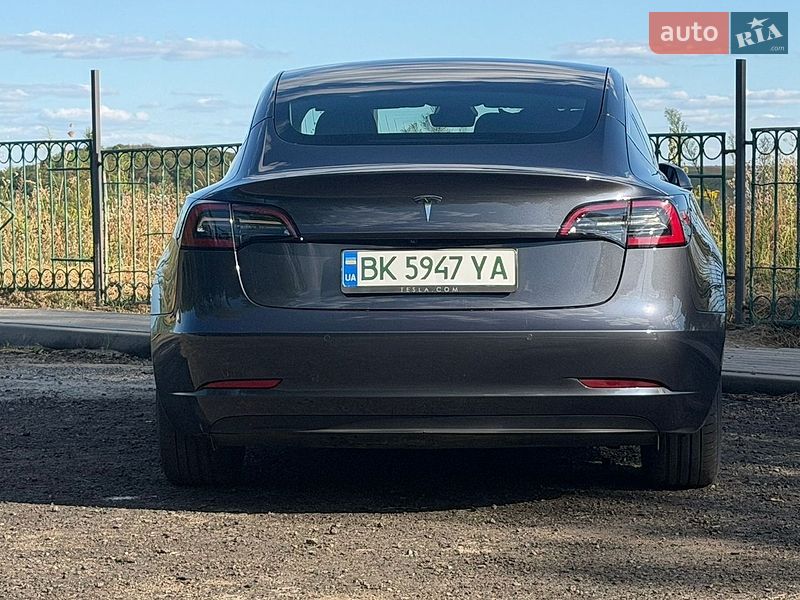 Седан Tesla Model 3 2019 в Ровно