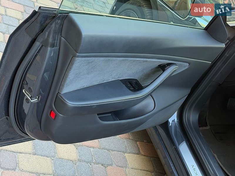 Седан Tesla Model 3 2019 в Рівному