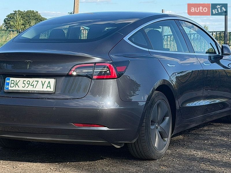 Седан Tesla Model 3 2019 в Рівному