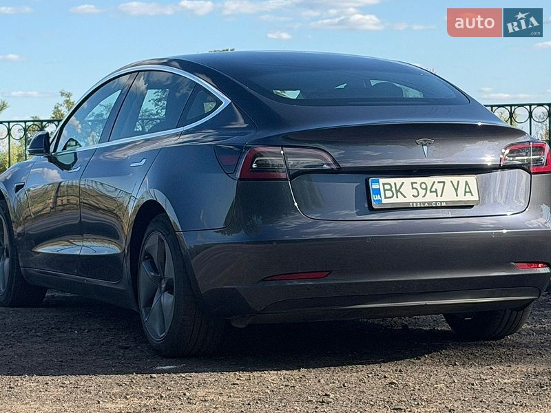 Седан Tesla Model 3 2019 в Рівному