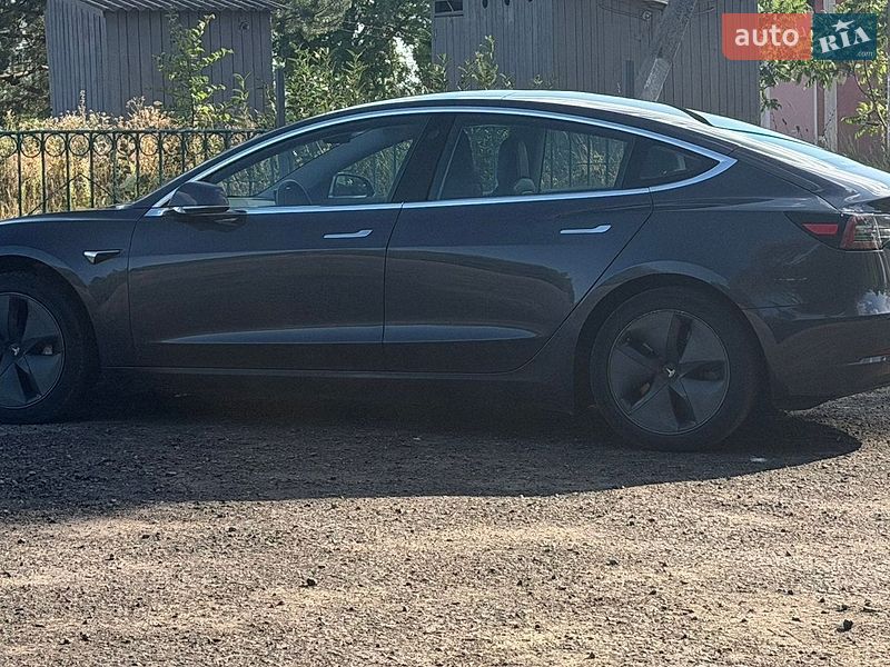 Седан Tesla Model 3 2019 в Рівному