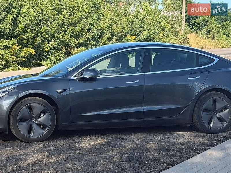Седан Tesla Model 3 2019 в Рівному