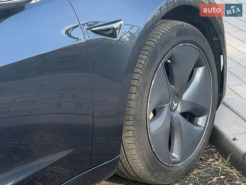 Седан Tesla Model 3 2019 в Рівному