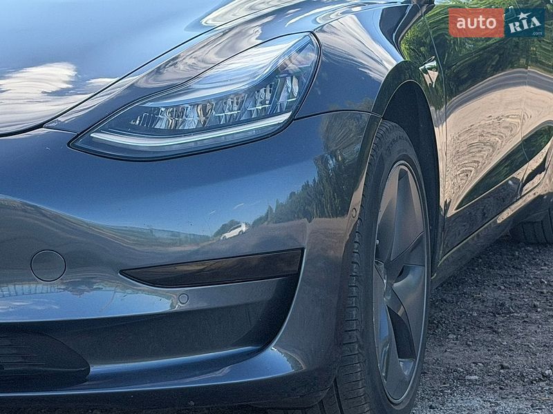Седан Tesla Model 3 2019 в Рівному