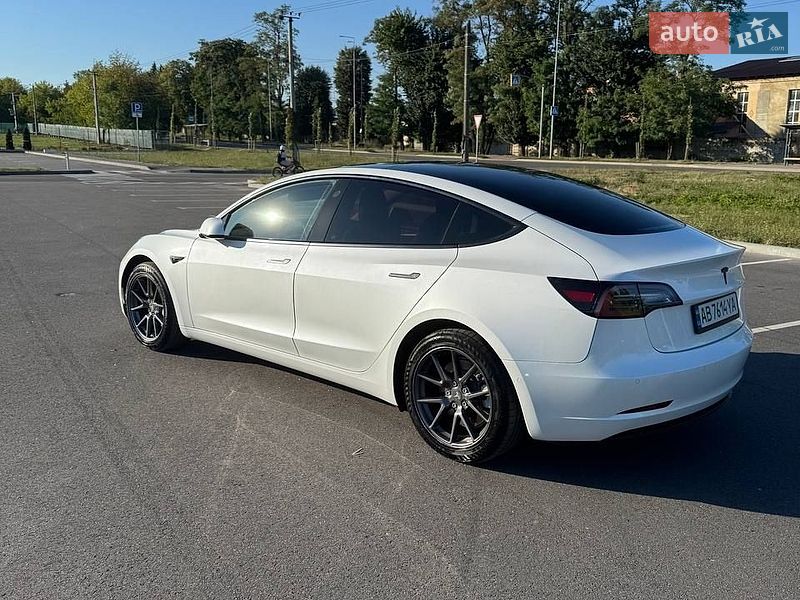 Седан Tesla Model 3 2022 в Виннице