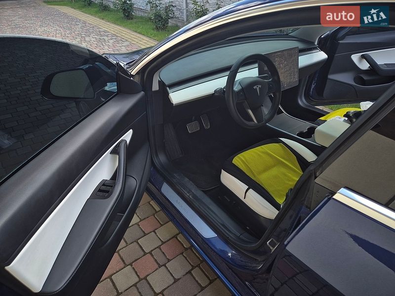 Седан Tesla Model 3 2019 в Ровно