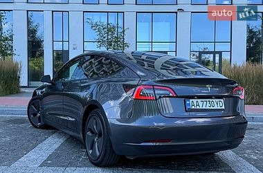 Седан Tesla Model 3 2022 в Киеве