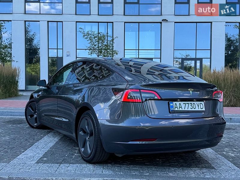 Седан Tesla Model 3 2022 в Киеве