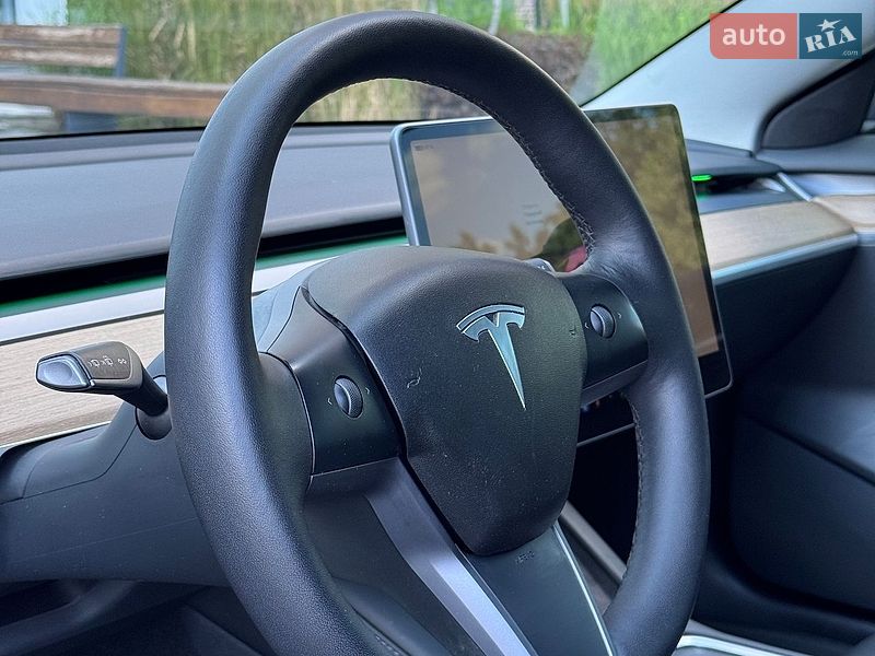 Седан Tesla Model 3 2022 в Киеве