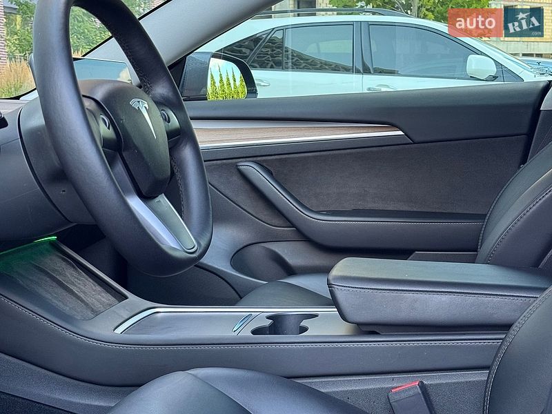 Седан Tesla Model 3 2022 в Києві