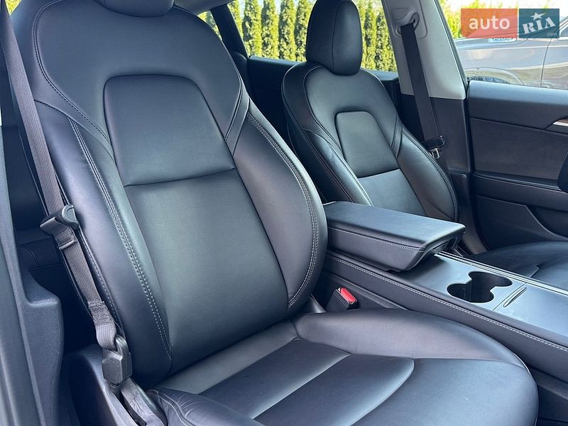 Седан Tesla Model 3 2022 в Києві