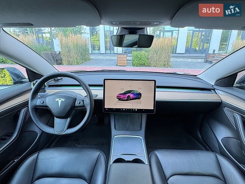 Седан Tesla Model 3 2022 в Киеве