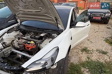 Седан Tesla Model 3 2021 в Львові