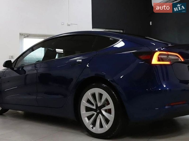 Седан Tesla Model 3 2022 в Івано-Франківську