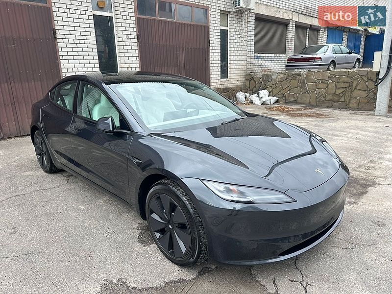 Седан Tesla Model 3 2025 в Дніпрі