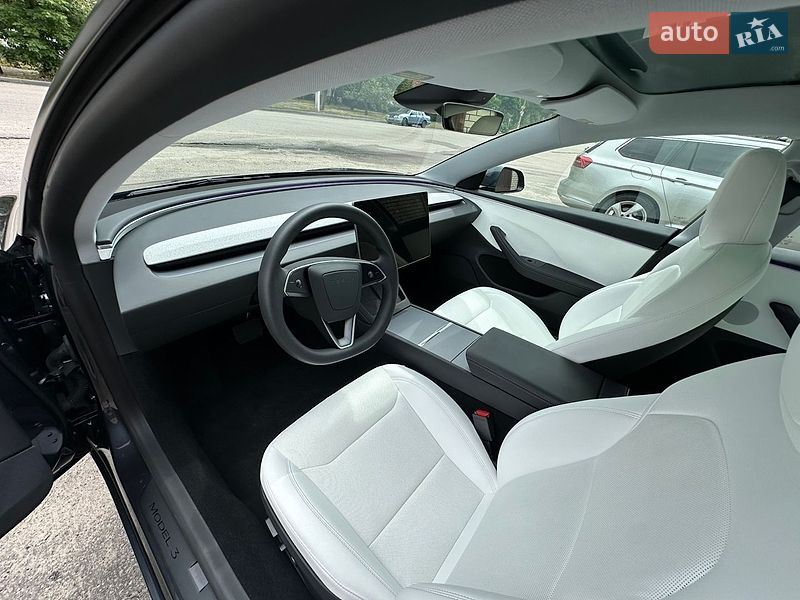 Седан Tesla Model 3 2025 в Дніпрі