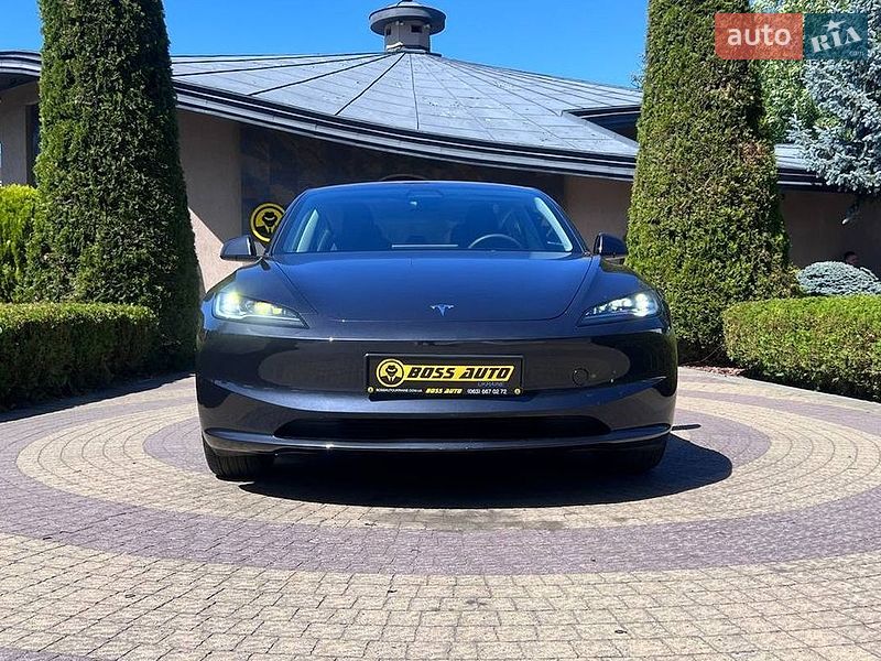 Седан Tesla Model 3 2025 в Львові