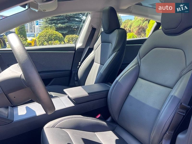 Седан Tesla Model 3 2025 в Львові