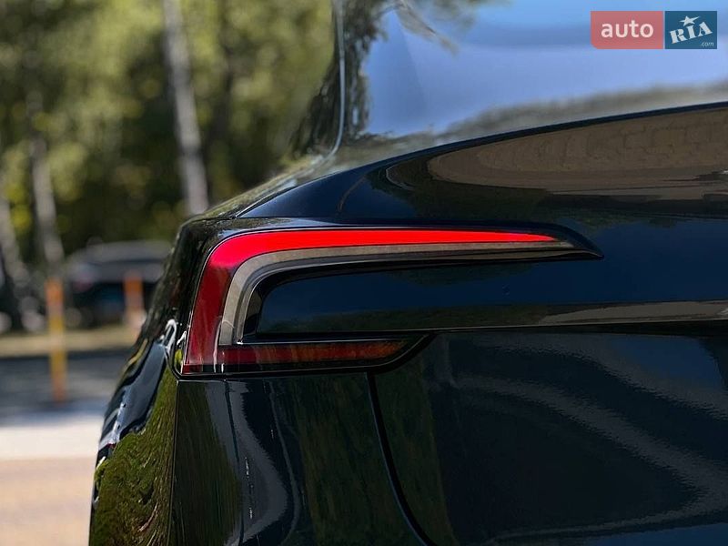 Седан Tesla Model 3 2025 в Львові
