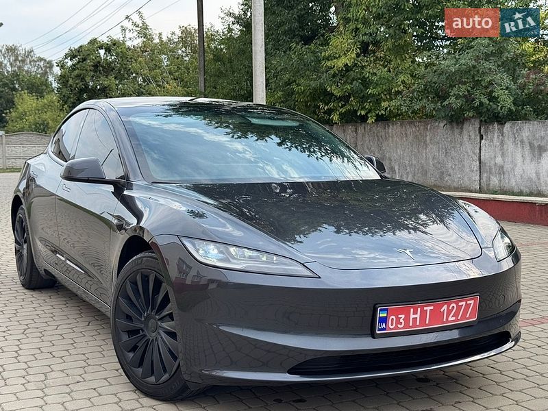 Седан Tesla Model 3 2025 в Дубно