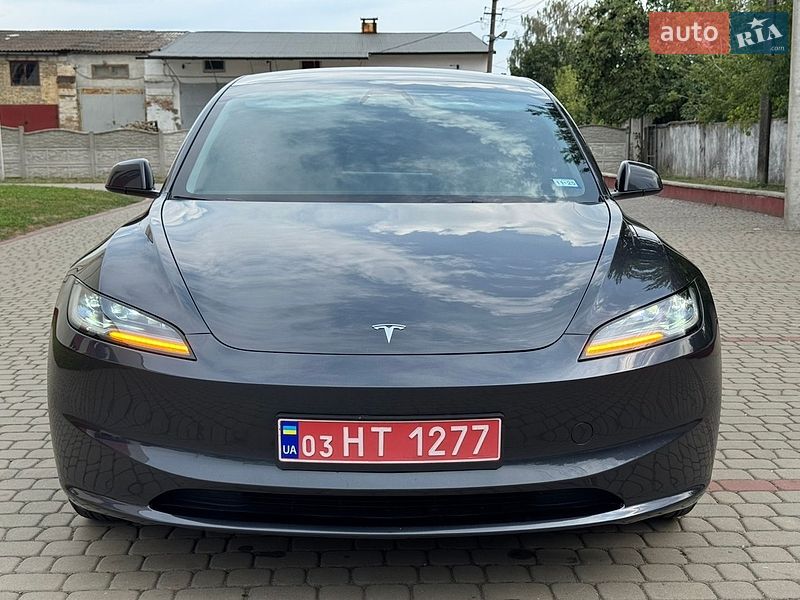 Седан Tesla Model 3 2025 в Дубно