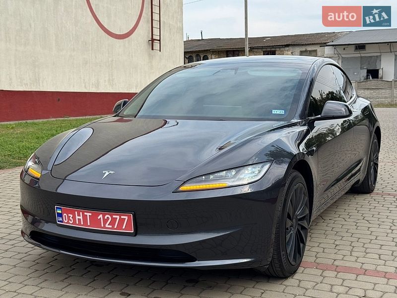 Седан Tesla Model 3 2025 в Дубно