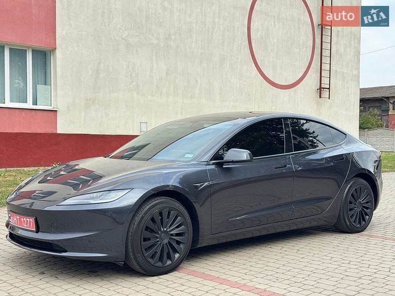 Седан Tesla Model 3 2025 в Дубно