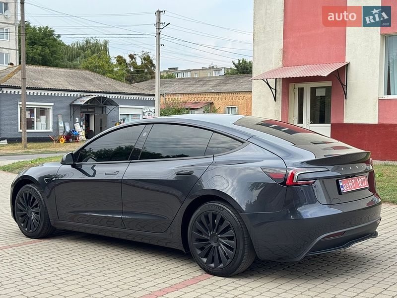 Седан Tesla Model 3 2025 в Дубно