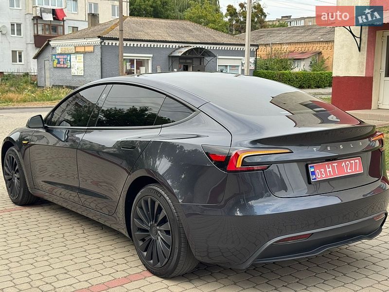 Седан Tesla Model 3 2025 в Дубно