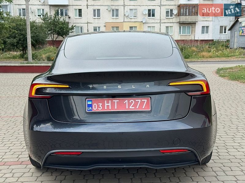 Седан Tesla Model 3 2025 в Дубно