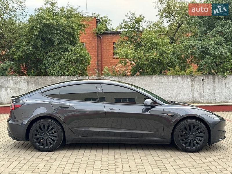 Седан Tesla Model 3 2025 в Дубно