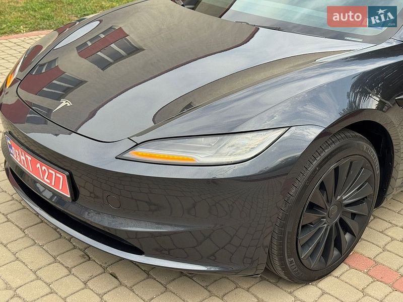 Седан Tesla Model 3 2025 в Дубно