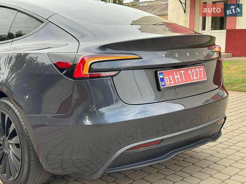 Седан Tesla Model 3 2025 в Дубно