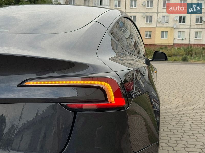 Седан Tesla Model 3 2025 в Дубно