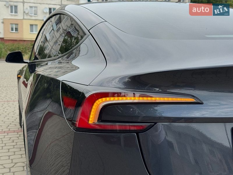 Седан Tesla Model 3 2025 в Дубно
