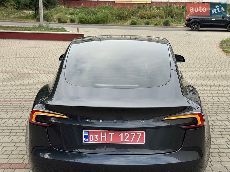 Седан Tesla Model 3 2025 в Дубно