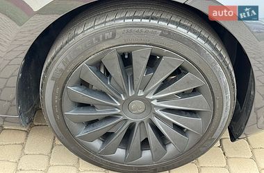 Седан Tesla Model 3 2025 в Дубно