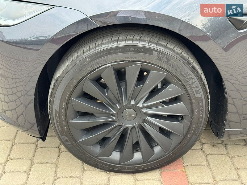 Седан Tesla Model 3 2025 в Дубно