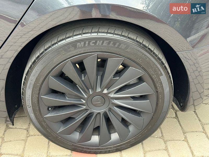 Седан Tesla Model 3 2025 в Дубно