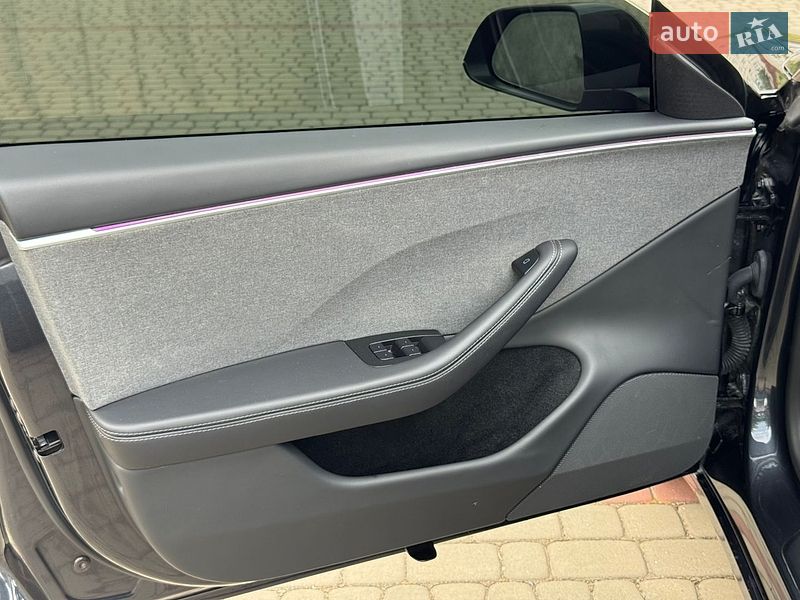 Седан Tesla Model 3 2025 в Дубно