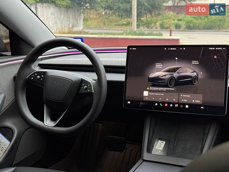 Седан Tesla Model 3 2025 в Дубно