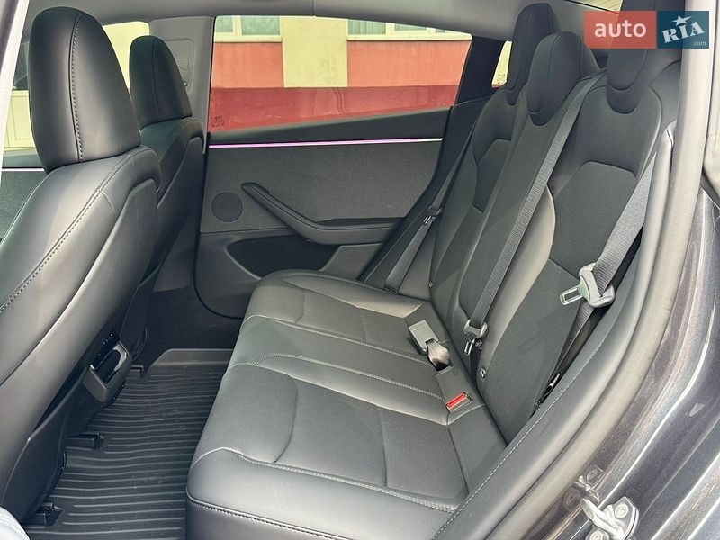 Седан Tesla Model 3 2025 в Дубно